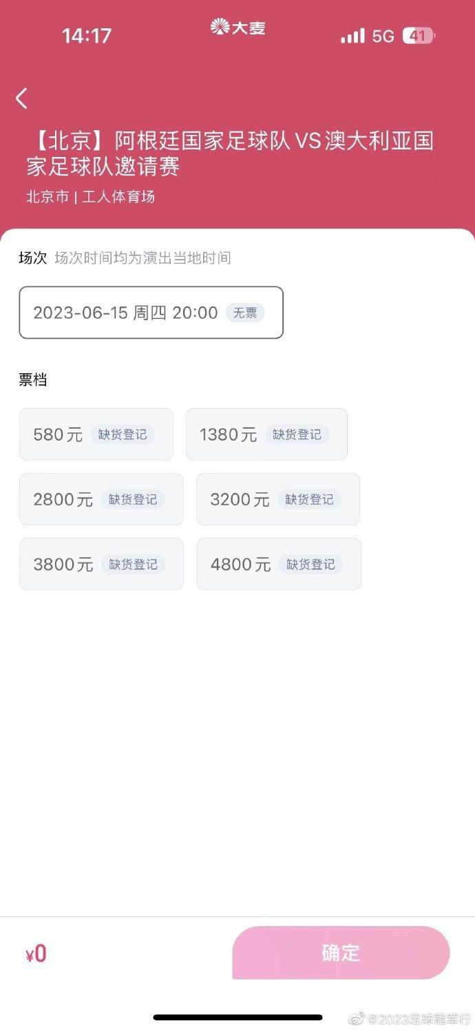 詹妮弗·安妮斯顿带着新片来参加节目录制，她身穿白衣小腹略显突出，与男友订婚的她满脸幸福，并伸手秀订婚钻戒 安妮斯顿碎花短裙清新亮相 新片首映礼小鸟依人 2013-08-15 当地时间8月14日，詹妮弗·安妮斯顿在伦敦出席了她主演的新片《冒牌家庭》在伦敦的首映礼，安妮斯顿一身碎花连身短裙，流露出清新活泼的气息。