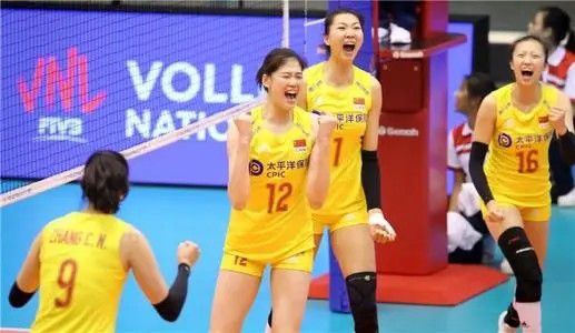 以影视行业为例，不少传统文学作品、网络人气小说甚至热门游戏、歌曲都被资本竞相追逐，搬上大银幕和小荧屏。