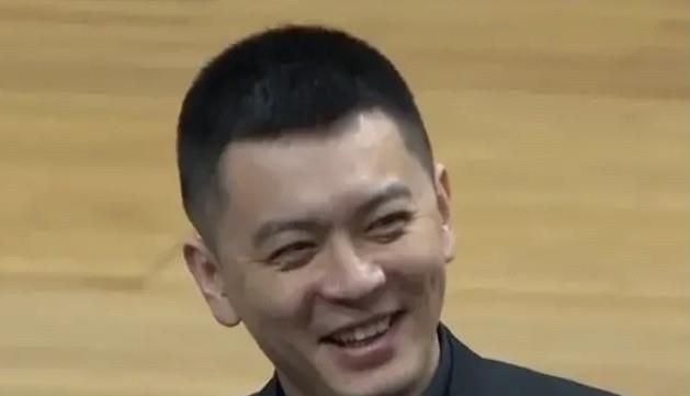 剧集《企鹅人》海报情感戏看点：猫女与蝙蝠侠BTW，就像007中不能缺少邦女郎，蝙蝠侠身边又怎能少了猫女？