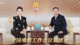 整张海报以黑白为主色调，唯有帽子是彩色 《旺角卡门》 给一个抗拒你的理由 2010-10-25 下，王家卫用无声的慢动作表达了混乱的场面。
